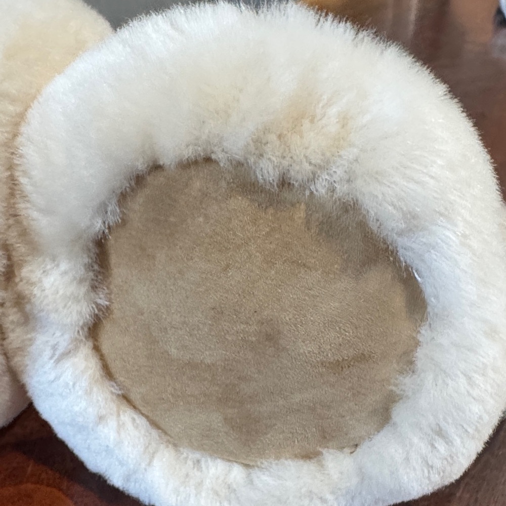 UGG Cream Plush Sheepskin Earmuffs NWOT - Picture 4 of 12